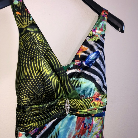 Beautiful ONYX Tropical Print Gown - Picture 4 of 9